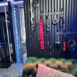Bdsm Z Jacuzzi, Dużym Tarasem I Sauną