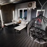 Bdsm Z Jacuzzi, Dużym Tarasem I Sauną